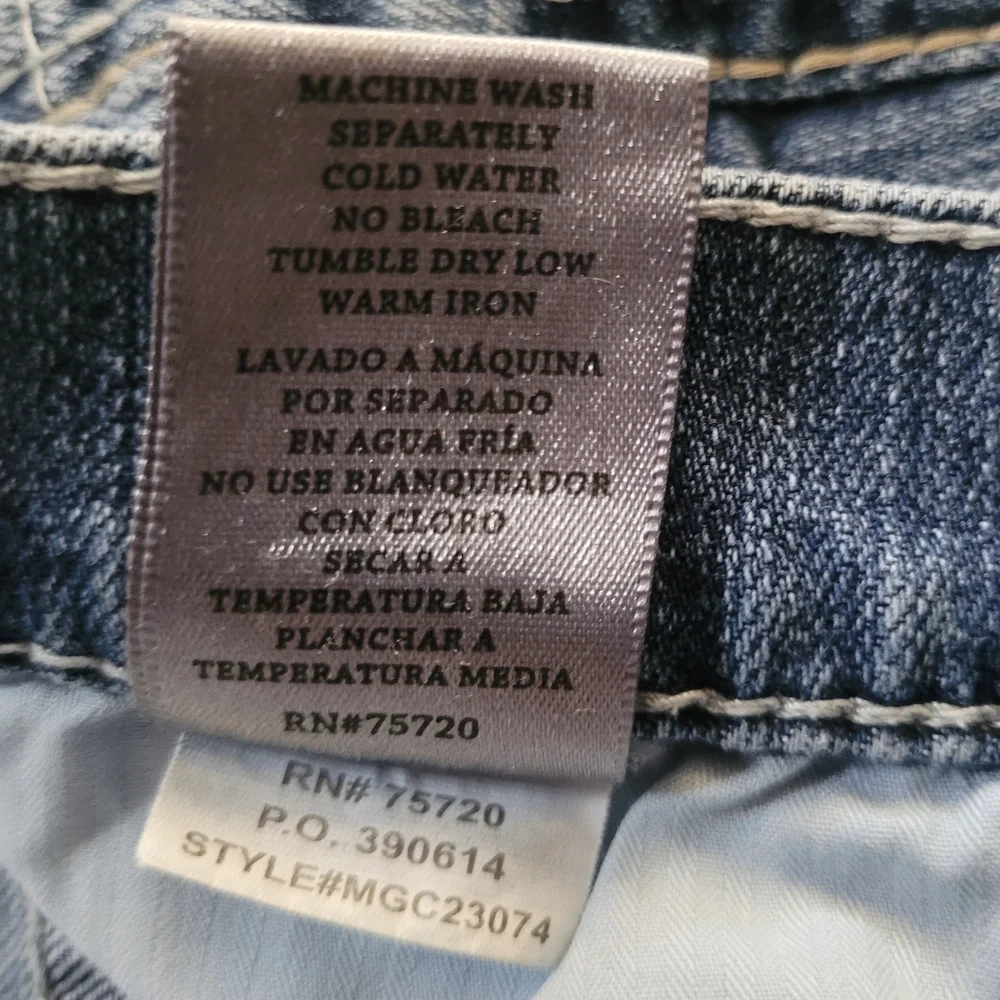 BKE Tyler 36R 36X30 MENS Straight Leg Whiskered Distressed Blue Jeans Fading - Picture 8 of 8